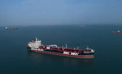 Nave petroliere în Strâmtoarea Ormuz care leagă Golful Persic de Marea Arabiei Nave petroliere în Strâmtoarea Ormuz care leagă Golful Persic de Marea Arabiei