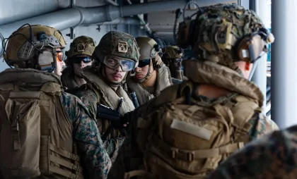 Pușcași marini la bordul USS Tripoli