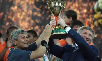 Mircea Lucescu și Rinat Ahmetov după ce au cucerit Cupa Ucrainei