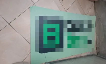 Panou publicitar căzut