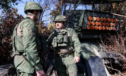 Soldați ruși în zona orașului Pokrovsk Soldați ruși în zona orașului Pokrovsk