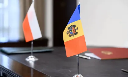 Drapelul Poloniei și Moldovei Drapelul Poloniei și Moldovei