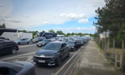 Trafic intens la punctul de trecere a frontierei Leușeni Trafic intens la punctul de trecere a frontierei Leușeni