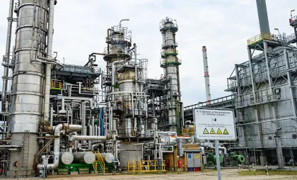 rafinărie de petrol