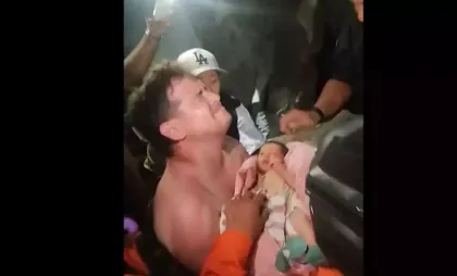 Un bebeluș de doar 18 zile a fost salvat de sub dărâmături 