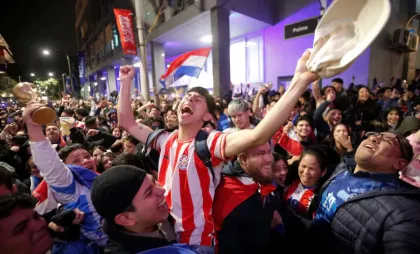 Fanii paraguayeni sărbătoresc victoria țării lor la Cupa Mondială