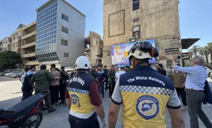 orțe de securitate și echipe medicale la locul exploziei din Damasc orțe de securitate și echipe medicale la locul exploziei din Damasc