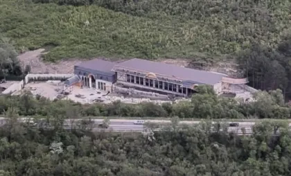 Construcții în Pădurea Doina Construcții în Pădurea Doina