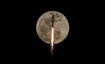 O rachetă SpaceX se va lovi de Lună