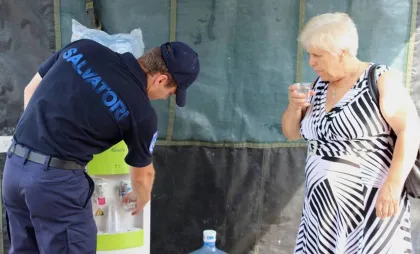 IGSU va instala corturi cu apă potabilă și zone de răcorire IGSU va instala corturi cu apă potabilă și zone de răcorire