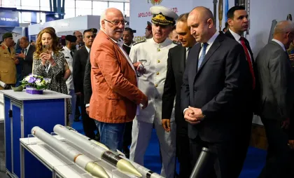Omul de afaceri emilian Ghebrev (stânga) și premierul bulgar Rumen Radev (dreapta) Omul de afaceri emilian Ghebrev (stânga) și premierul bulgar Rumen Radev (dreapta)