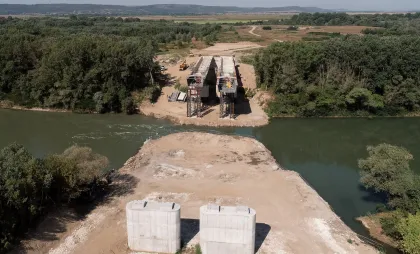 Construcția podului de la Ungheni Construcția podului de la Ungheni