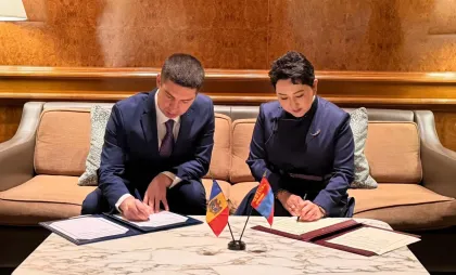 Mihai Popșoi și omologul său din Mongolia Mihai Popșoi și omologul său din Mongolia