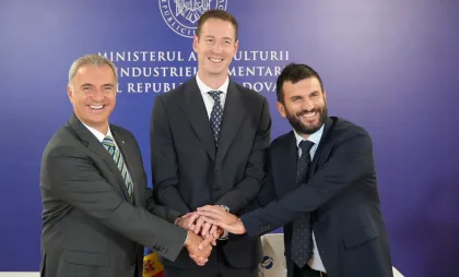 Eugeniu Osmochescu și șeful Oficiului BERD în Republica Moldova, Giuseppe Grimaldi Eugeniu Osmochescu și șeful Oficiului BERD în Republica Moldova, Giuseppe Grimaldi