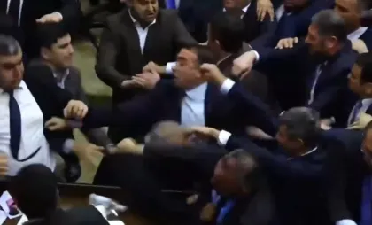 Bătaie în Parlamentul din Armenia Bătaie în Parlamentul din Armenia