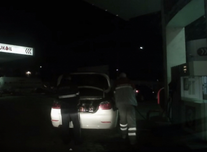 "Politistii s-au dovedit a fi inventivi: incarca benzina in recipiente" Ministrul de Interne, despre cazul de la o benzinarie, intrebat la Guvern - VIDEO