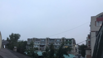 S-a intunecat cerul. Ploua din nou in capitala. Meteorologii au emis cod galben de ploi si vijelie in toata tara - FOTO