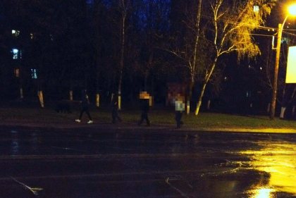 Ploaia de aseara i-a luat prin surprindere! Cu ce si-au acoperit capul doi moldoveni ingeniosi - FOTO Ploaia de aseara i-a luat prin surprindere! Cu ce si-au acoperit capul doi moldoveni ingeniosi - FOTO