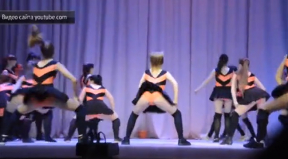 VIDEO VIRAL. Dansul adolescentelor dintr-o scoala din Rusia care a scandalizat internetul. Procuratura investigheaza cazul
