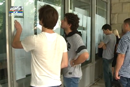Peste 7 mii din cei care au picat BAC-ul anul trecut isi vor incerca din nou puterile. Pregatirile pentru examene au inceput