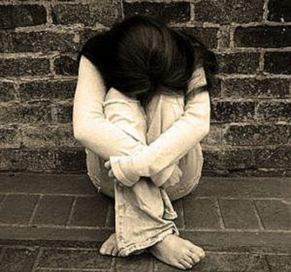 A violat o minora, iar acum risca aproape 13 ani de inchisoare. Inculpatul a fugit din tara