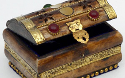 Un barbat din Anglia a murit "inexplicabil" dupa ce a deschis o caseta cu mesajul "Cutia Pandorei" Un barbat din Anglia a murit "inexplicabil" dupa ce a deschis o caseta cu mesajul "Cutia Pandorei"