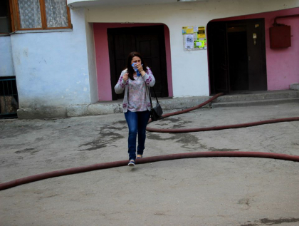 Incendiu intr-un bloc din capitala. Scara, plina cu fum - VIDEO Incendiu intr-un bloc din capitala. Scara, plina cu fum - VIDEO