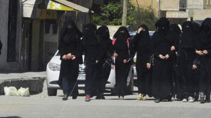 Destinul crunt al mireselor Statului Islamic. Ce se intampla cu tinerele dupa ce ajung pe mana teroristilor Destinul crunt al mireselor Statului Islamic. Ce se intampla cu tinerele dupa ce ajung pe mana teroristilor