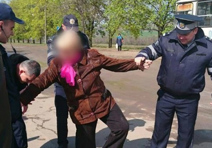 Oameni beti si scandalagii! Peste cine au dat politistii de Pastele Blajinilor - GALERIE FOTO