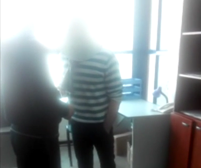 
"Bai, eu daca te bat in nas, in nasul aista al tau, ap"™ cazi jos!" Un moldovean beat a vrut sa intre in cabina pilotului in timp ce venea din Rusia - VIDEO 
