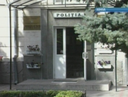 Un inspector de patrulare, lovit pe trecerea de pietoni. S-a intamplat in fata inspectoratului de politie Buiucani Un inspector de patrulare, lovit pe trecerea de pietoni. S-a intamplat in fata inspectoratului de politie Buiucani