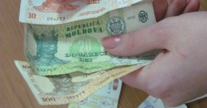 A pretins 5000 de lei de la un diabetic pentru a-i acorda grad de invaliditate. Ce risca acum o sefa de la Ungheni A pretins 5000 de lei de la un diabetic pentru a-i acorda grad de invaliditate. Ce risca acum o sefa de la Ungheni