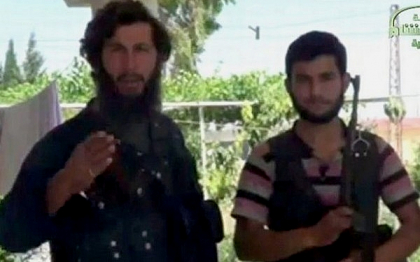 Mai multi rebeli Al-Qaeda si-au cerut scuze dupa ce au decapitat persoana gresita Mai multi rebeli Al-Qaeda si-au cerut scuze dupa ce au decapitat persoana gresita