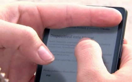 Femeia care a gasit autoportretul unui strain in telefon si-a amintit ca il cunoste