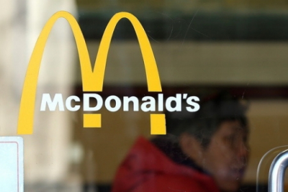 O noua schimbare la McDonald\'s. Restaurantele vor avea trei ferestre de drive-thru, in loc de doua O noua schimbare la McDonald\'s. Restaurantele vor avea trei ferestre de drive-thru, in loc de doua