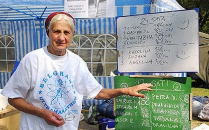 Super bunica Serbiei. Femeia de 77 de ani care alearga maratoane de 100 de kilometri de placere