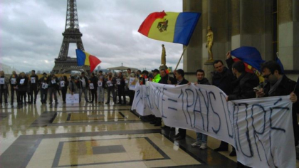 Proteste si in mai multe orase europene. Zeci de moldoveni, pe strazile din Paris: "Vrem Europa acasa" - GALERIE FOTO Proteste si in mai multe orase europene. Zeci de moldoveni, pe strazile din Paris: "Vrem Europa acasa" - GALERIE FOTO