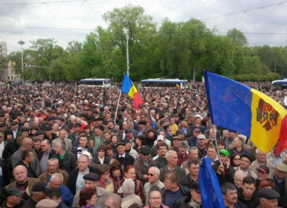 Miile de manifestanti din PMAN au aprobat o rezolutie: Cerem demisia celor care au admis "Furtul secolului" Miile de manifestanti din PMAN au aprobat o rezolutie: Cerem demisia celor care au admis "Furtul secolului"