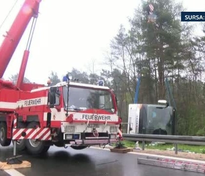 GRAV accident in Germania. Un autocar s-a rasturnat: 11 persoane, ranite, dintre care 3, in stare grava: Printre victime, 9 MOLDOVENI - FOTO