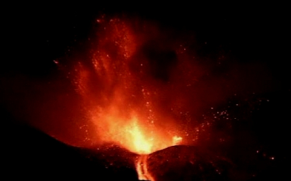 Spectacol pe cerul Siciliei dupa ultima eruptie a vulcanului Etna Spectacol pe cerul Siciliei dupa ultima eruptie a vulcanului Etna