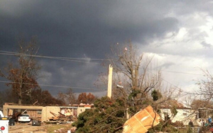 SUA, lovita de tornade si furtuni. Cinci morti si zeci de raniti. "Mi-a disparut tot cartierul" SUA, lovita de tornade si furtuni. Cinci morti si zeci de raniti. "Mi-a disparut tot cartierul"
