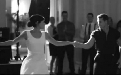 Un cuplu si-a uimit invitatii la nunta. Au reeditat o scena dintr-un film celebru