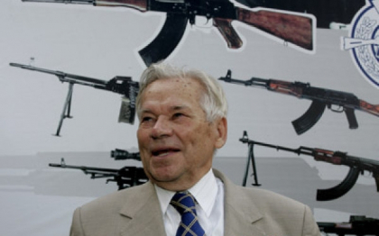Inventatorul AK-47, Mihail Kalasnikov, a fost internat la terapie intensive Inventatorul AK-47, Mihail Kalasnikov, a fost internat la terapie intensive