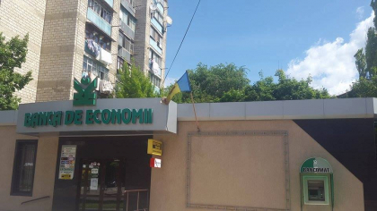 Miliardul "spalat", drapelul - spalacit. Ce culori are drapelul agatat pe BEM - FOTO
