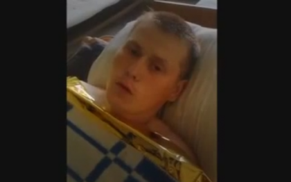Doi militari rusi au fost arestati in estul Ucrainei. Imagini din timpul interogatoriului. VIDEO