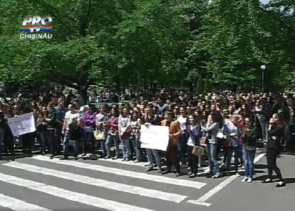 Una calda, iar alta rece pentru studentii de la ASEM: Vor sustine doar teza de licenta, insa vor trebui sa raspunda si la cateva intrebari din toata materia studiata