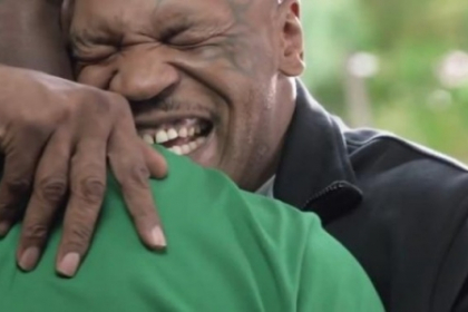 Gest neasteptat facut de Mike Tyson, intr-o reclama. El s-a impacat cu cel mai mare rival al sau Gest neasteptat facut de Mike Tyson, intr-o reclama. El s-a impacat cu cel mai mare rival al sau