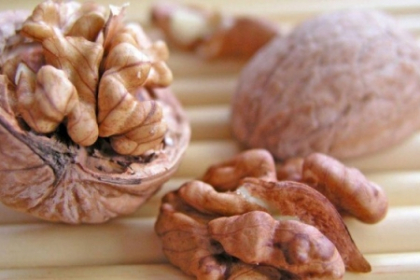 Consumul de nuci reduce riscul de cancer si mortalitatea cardiovasculara - studiu Consumul de nuci reduce riscul de cancer si mortalitatea cardiovasculara - studiu
