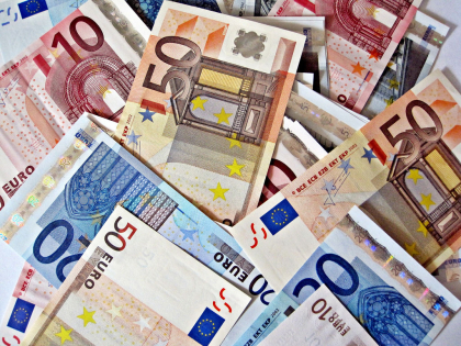 O romanca a reusit sa fure de la un italian zeci de mii de euro, pacalindu-l ca poate sa o inlocuiasca pe sotia lui moarta O romanca a reusit sa fure de la un italian zeci de mii de euro, pacalindu-l ca poate sa o inlocuiasca pe sotia lui moarta