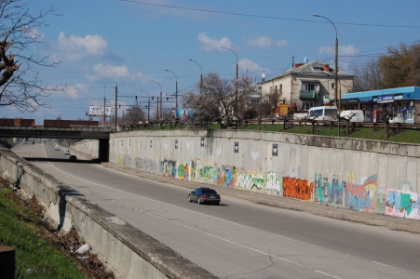Un minor de 12 ani a cazut in gol de pe podul de la Telecentru